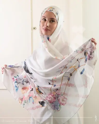 Happiness shawl in White